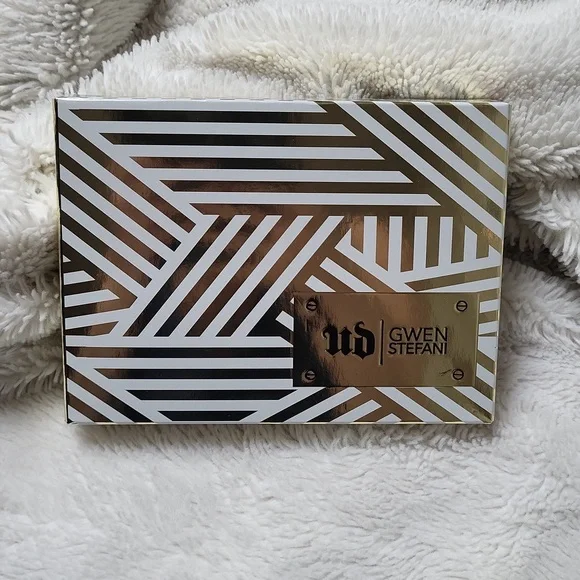 RARE Urban Decay X Gwen Stefani Eyeshadow Palette! - Picture 1 of 14